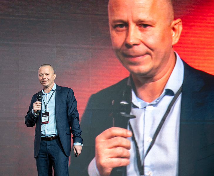 File:23 2025-11-27-SUMMIT-plenarnya-324.jpg